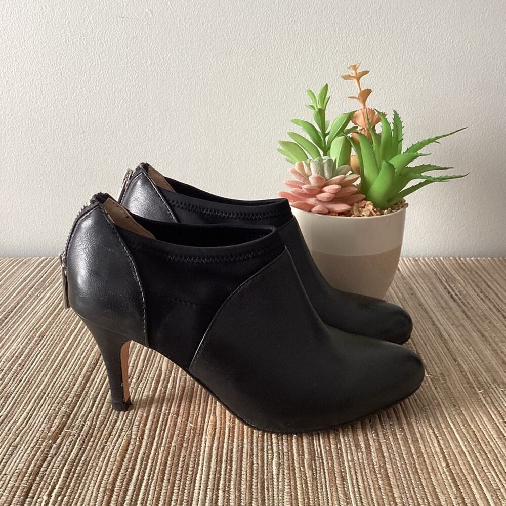 Taryn Rose Shoes Black Leather Zip Ankle Bootie Heels Size 6.5 - Picture 2 of 7
